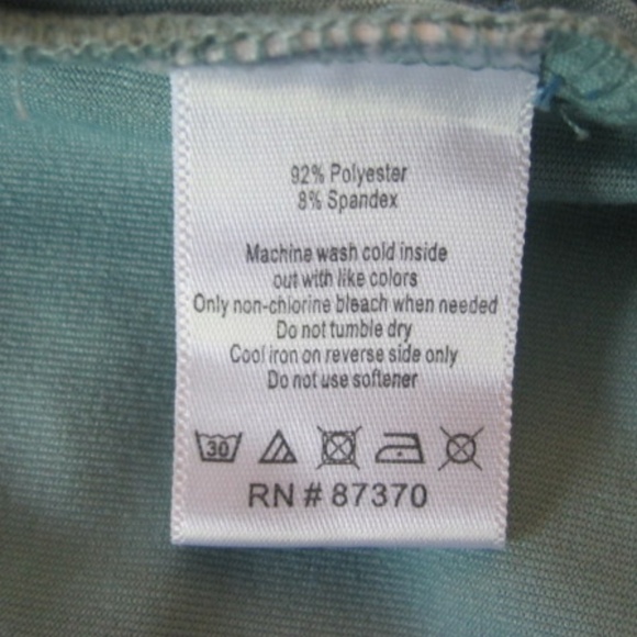 Alo Coolfit Sleeveless Tank Top - Picture 5 of 9